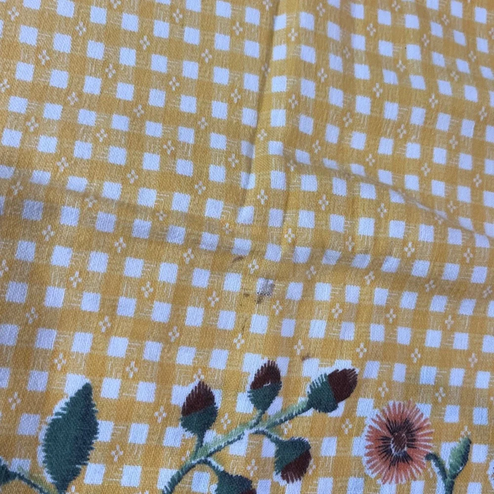 N/A vibrant yellow